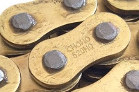 Цепь приводная, усиленная CHOHO 520HO GOLD , с сальниками. (Шаг 15.875, с замком).  Цепь приводная, усиленная CHOHO 520HO GOLD , с сальниками. (Шаг 15.875, с замком).