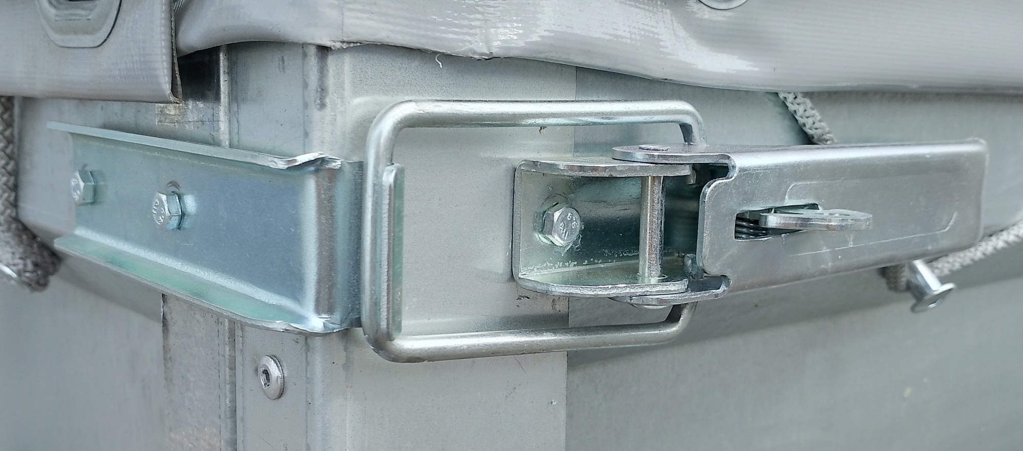 Замок бортовой