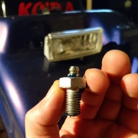 Пресс масленка (тавотница) для шприцевания подшипников колес Пресс масленка (тавотница) для шприцевания подшипников колес